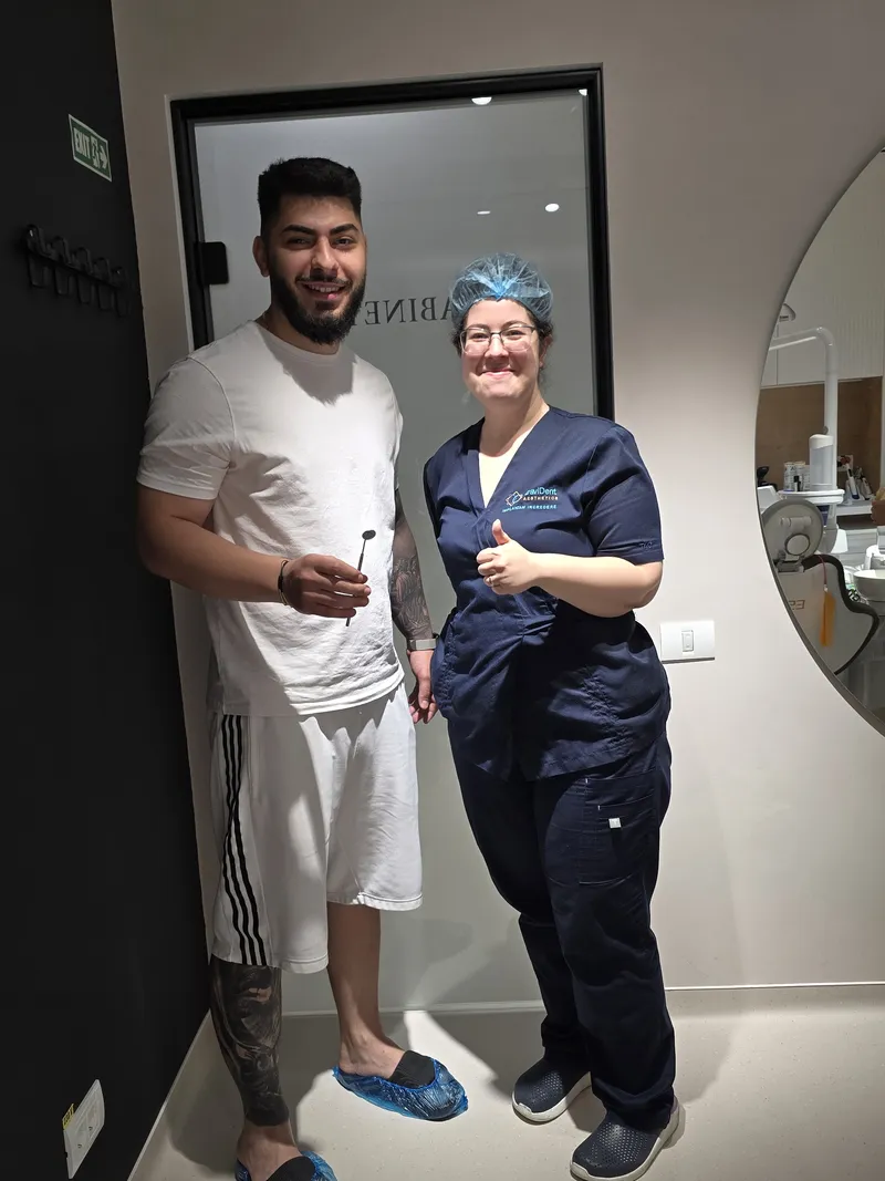 Pacient Davident Aesthetics alături de echipa clinicii
